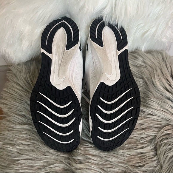White and black Nike Zoom Rival Fly running sneakers - Picture 6 of 10